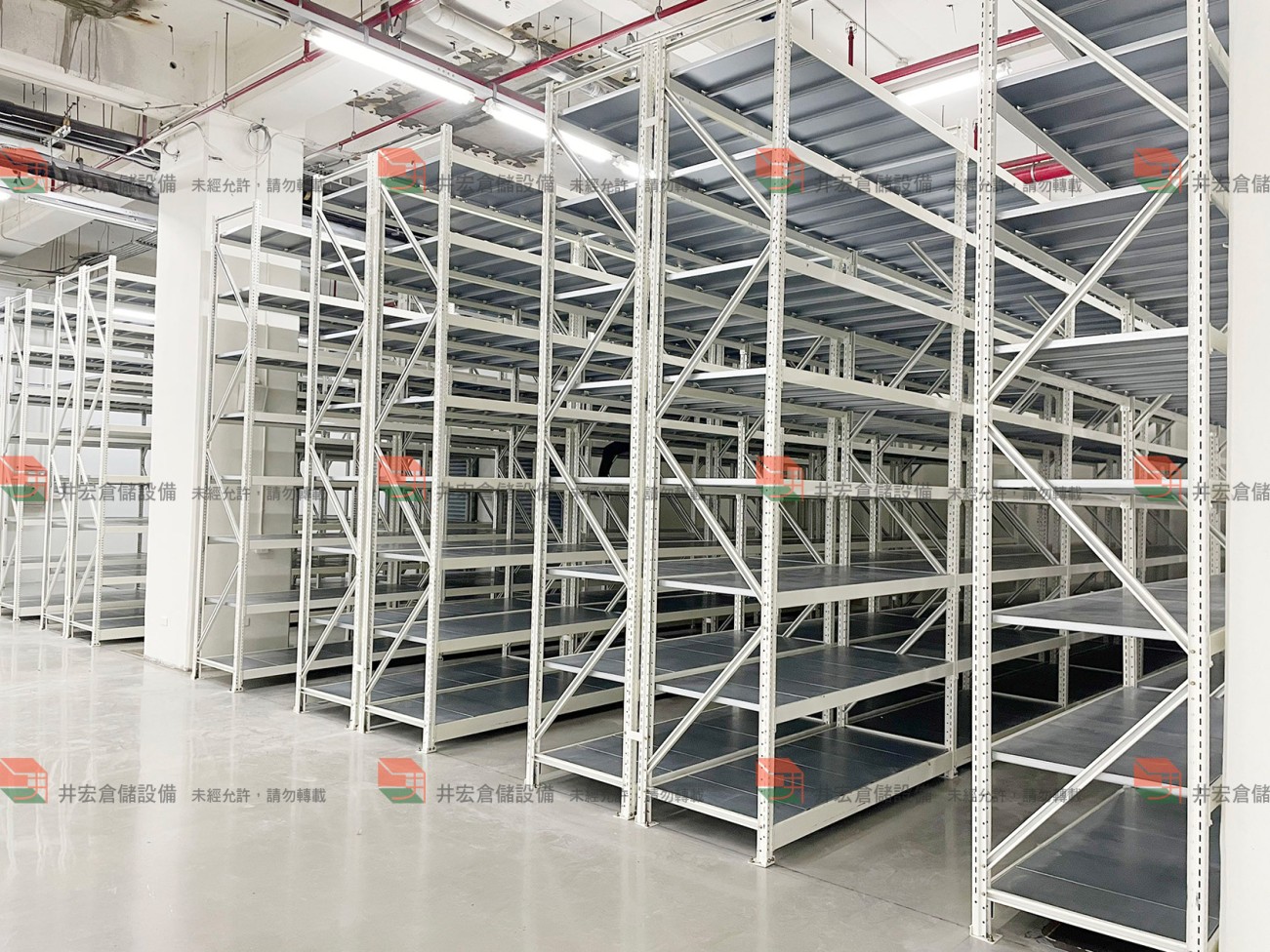 網購流行服飾品牌｜M50 中重型料架